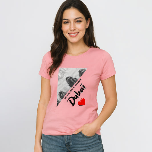 “Explore Dubai” Women’s Pink T-Shirt – Artistic Cityscape Design
